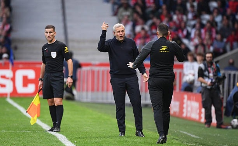 Illustration : "LOSC : Létang et Genesio détruisent encore l'arbitrage après la défaite houleuse contre l'OL"