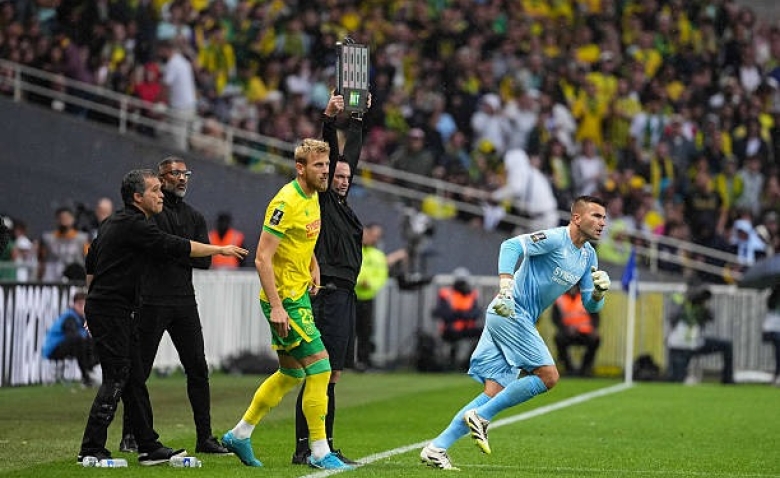 Illustration : "FC Nantes : Un pari très osé tenté par Castro face au Stade Brestois"