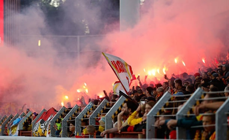 Illustration : "RC Lens : Un gros coup dur pour le RCL avant la réception du Paris FC"