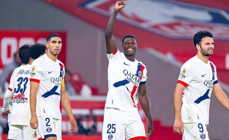 Illustration : "Ligue 1 : Le coup franc magistral de Nuno Mendes face au LOSC en vidéo !"