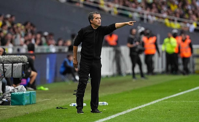 Illustration : "FC Nantes : Un atout inattendu dans la manche de Castro pour sauver la saison du FCN ?"