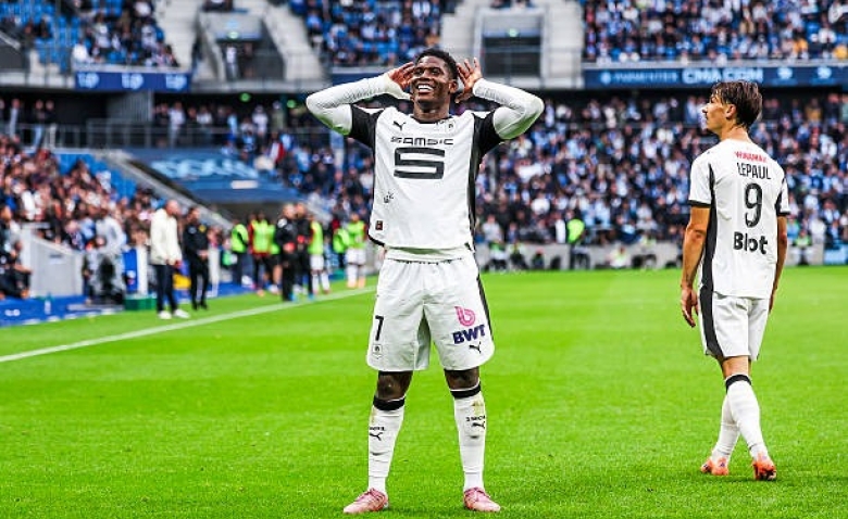 Illustration : "Stade Rennais : Un motif d'espoir pour une recrue estivale sous le feu des critiques "