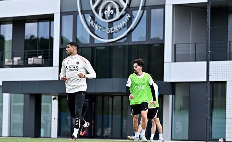 Illustration : "Mercato PSG : Deux arrivées refusées par Enrique au profit d'une pépite du club !"