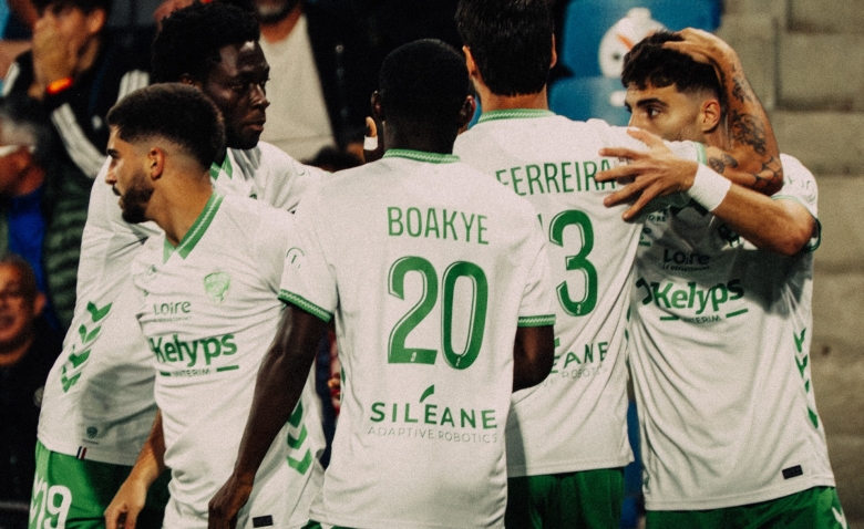 Illustration : "L’AS Saint-Étienne en pleine renaissance : un départ historique qui relance le rêve de Ligue 1"
