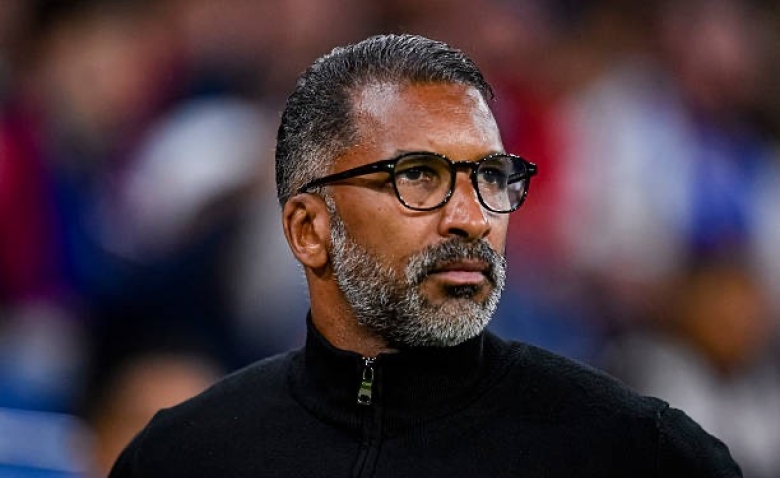 Illustration : "Mercato Rennes : Un choix inattendu pour le successeur de Beye sur le banc rennais ?"