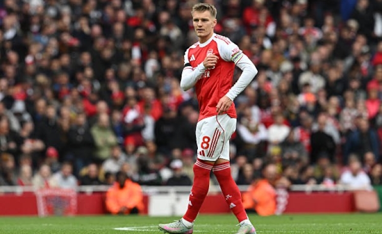 Illustration : "Mercato PSG : Un métronome de Premier League ciblé pour renforcer encore l'entrejeu ?"