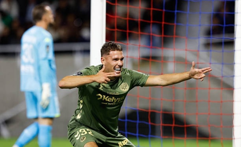 Illustration : "Mercato ASSE : Le départ d'un crack offensif vers la Ligue 1 évité de justesse"