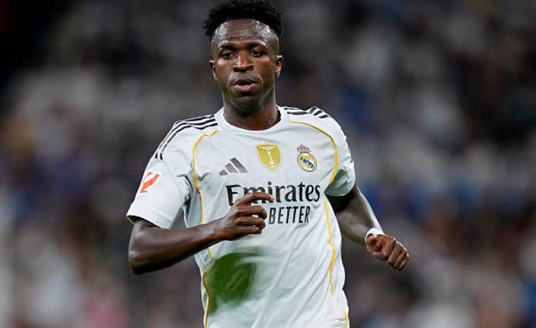 Illustration : "Mercato PSG : L'arrivée d'une star du Real Madrid pour secouer l'Europe en 2026 ?"