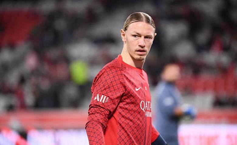 Illustration : "Mercato PSG : Un départ accéléré pour un Parisien à peine utilisé par Enrique ?"