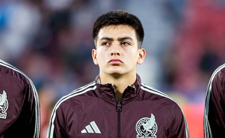 Illustration : "Mercato PSG : Une somme colossale réclamée pour un grand espoir du football mondial"