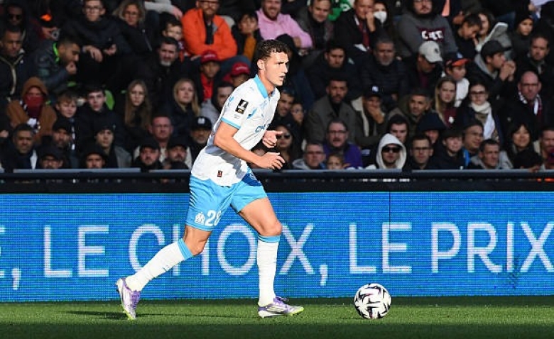 Illustration : "Mercato OM : Vers un départ express à la Rabiot pour Pavard ? "