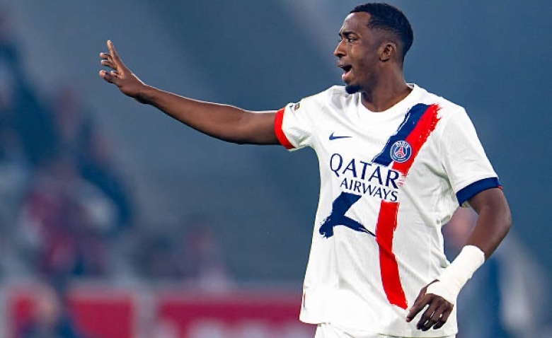 Illustration : "Mercato PSG : Une jeune star sur le point de prolonger son aventure à Paris"