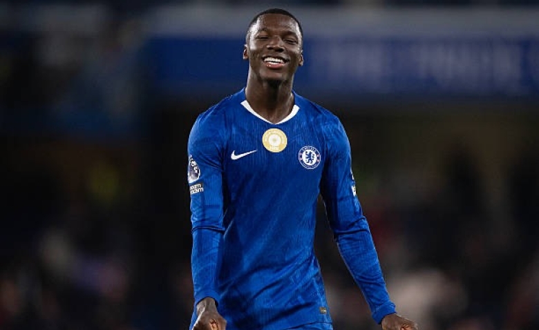 Illustration : "Mercato PSG : Un club de Premier League ferme la porte à un transfert XX"