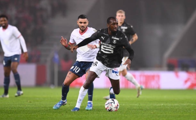 Illustration : "Mercato Rennes : Un Rouge et Noir oublié complètement bradé sur le marché des transferts"