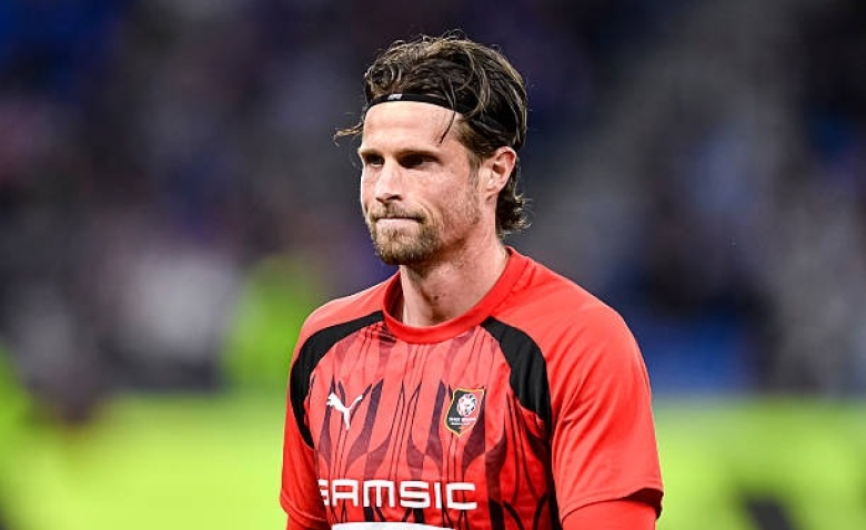 Illustration : "Mercato Rennes : Un latéral suédois ciblé pour pallier le départ d'Hateboer !"