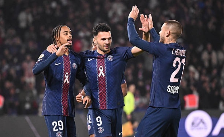 Illustration : "Ligue 1 : Le but de Bradley Barcola pour le PSG face à Strasbourg en vidéo !"