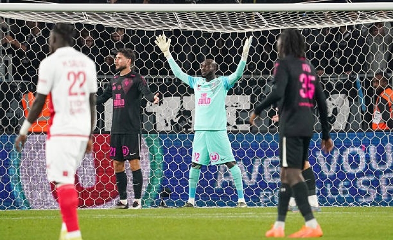 Illustration : "Ligue 1 : L'égalisation d'Angers dans les dernières minutes contre Monaco en vidéo ! (1-1)"