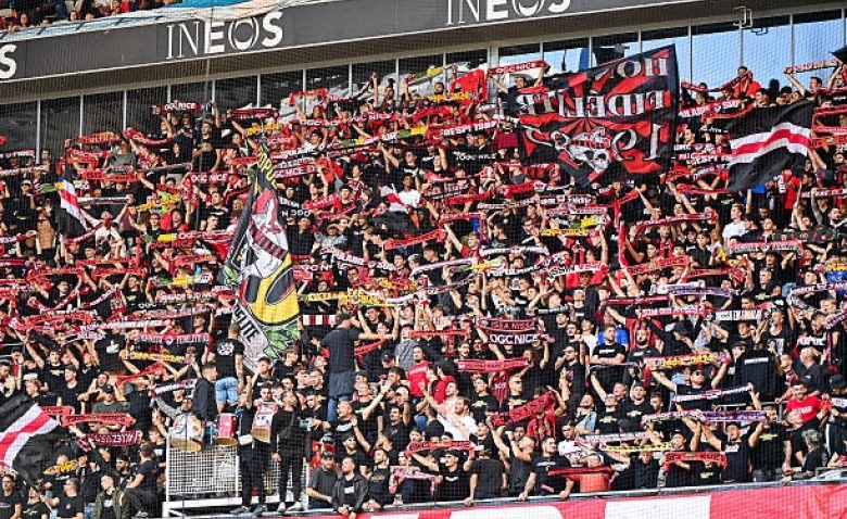 Illustration : "OGC Nice - OL : Une décision du corps arbitrale suscite la polémique après la rencontre"