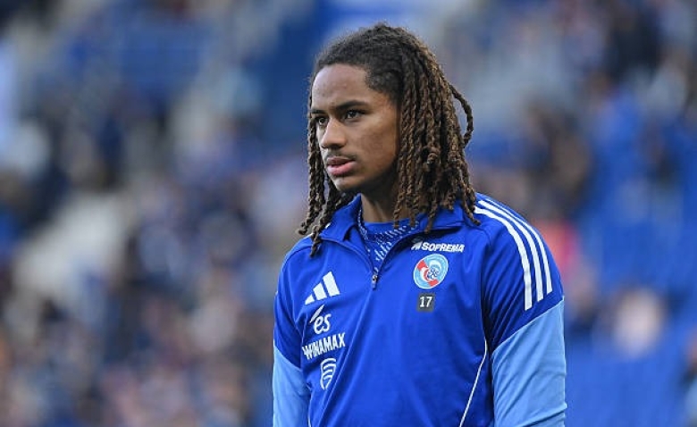 Illustration : "Mercato ASSE : Vers un retour inattendu pour un enfant prodige du club ?"