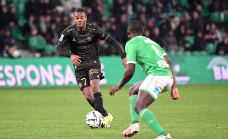 Illustration : "ASSE : Une bonne nouvelle venue d'un concurrent dans la course à la montée ?"