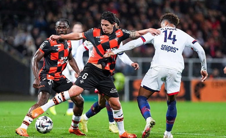 Illustration : "Ligue 1 : Le missile du FC Lorient pour égaliser face au PSG ! (vidéo)"