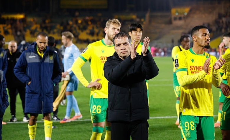 Illustration : "FC Nantes : Castro déjà en gros danger sur le banc des Canaris ?"