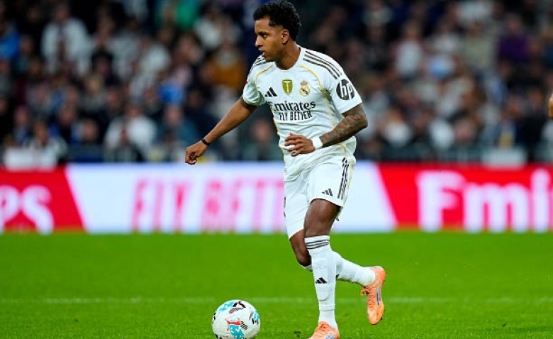 Illustration : "Mercato PSG : Un ancien maillon fort du Real Madrid en approche ?"