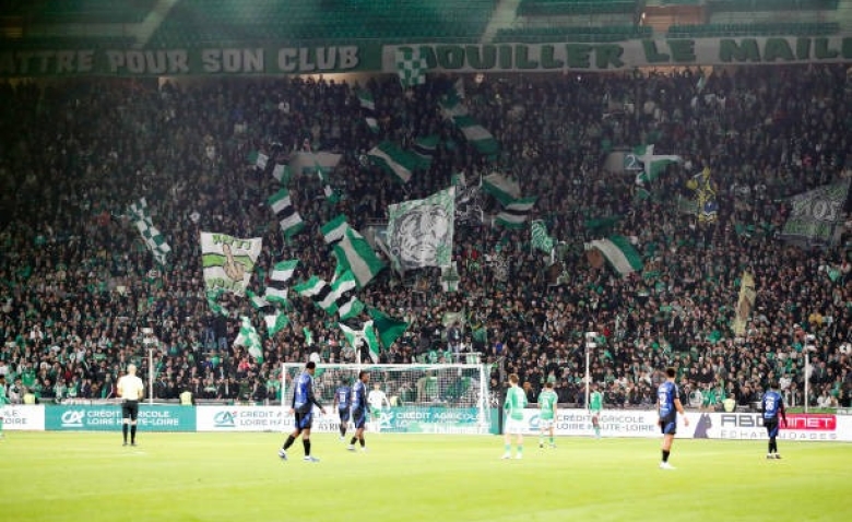 Illustration : "ASSE : Les supporters se payent un joueur de l'OL après sa provocation sur les réseaux"