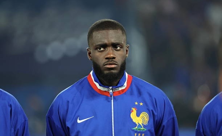 Illustration : "Mercato PSG : Grosse douche froide sur l'arrivée envisagée d'un roc défensif de l'équipe de France"