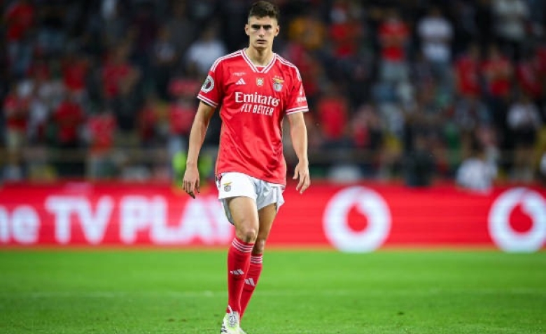 Illustration : "Mercato PSG : Un phénomène portugais sur la short-list de Campos !"