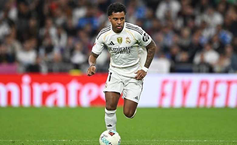 Illustration : "Mercato PSG : Une signature de luxe à moindre coût en attaque pour compenser les blessures ?"