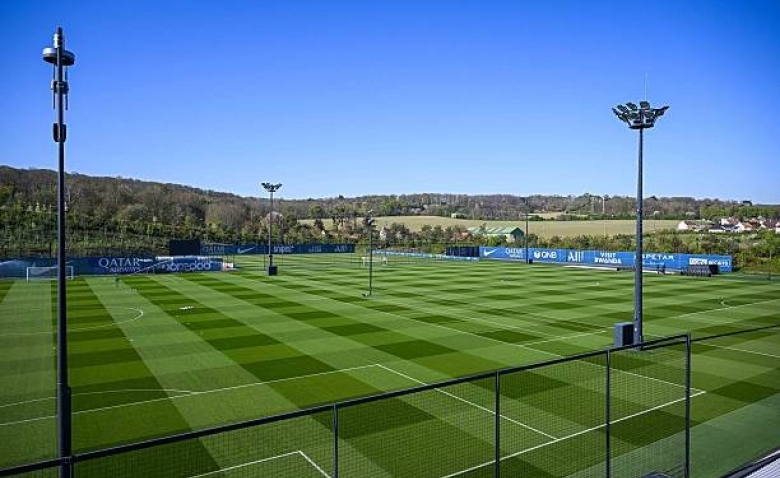 Illustration : "Mercato PSG : Un jeune prodige déjà parti pour glisser entre les mains du club ?"