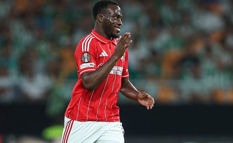 Illustration : "Mercato Rennes : Un ancien attaquant vedette du SRFC de retour chez un concurrent en Ligue 1 ?"