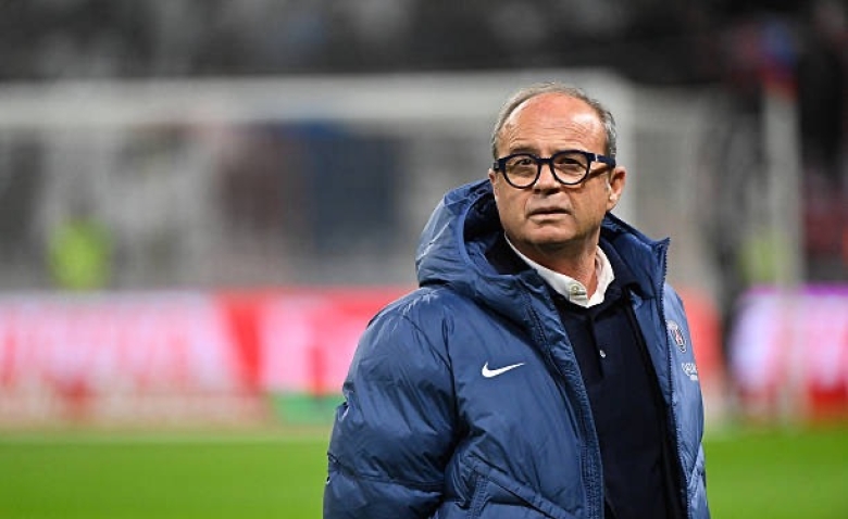 Illustration : "Mercato PSG : Campos passe à l'action pour signer le remplaçant d'Hakimi !"