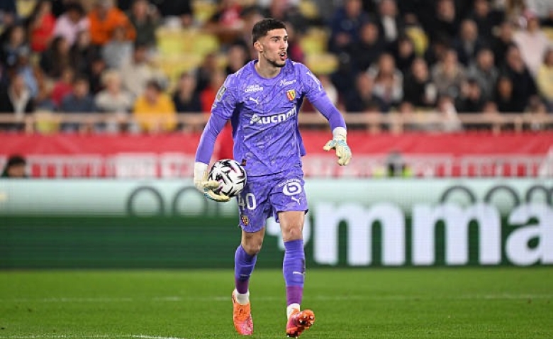 Illustration : "RC Lens : Gros soulagement pour Sage avant d'affronter le RC Strasbourg"