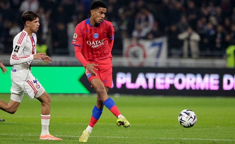 Illustration : "Mercato PSG : Une belle réussite acquise en interne pour une révélation de l'année !"