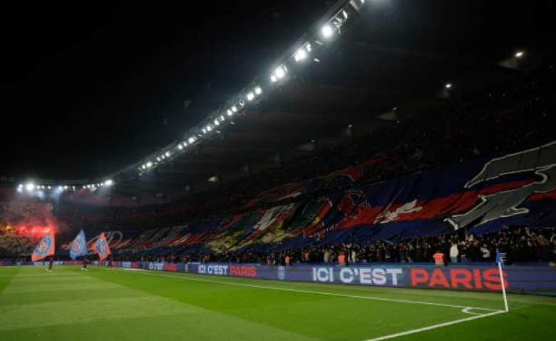 Illustration : "Mercato PSG : Une offre de 30M€ envoyée pour un génie offensif danois ?"