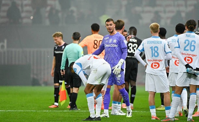 Illustration : "OGC Nice - OM : Plusieurs tensions observées sur la pelouse et en tribunes après la rouste de l'OM"