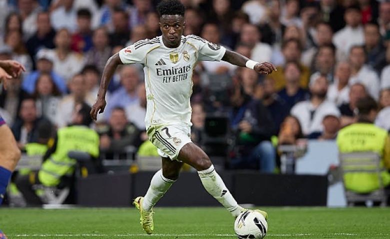 Illustration : "Mercato PSG : Une piste tombe à l’eau, le Real sécurise son joyau offensif "