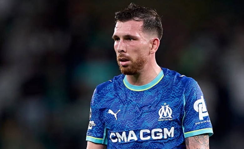 Illustration : "Mercato OM : Un grand club européen frappe à la porte pour un pilier du milieu marseillais"