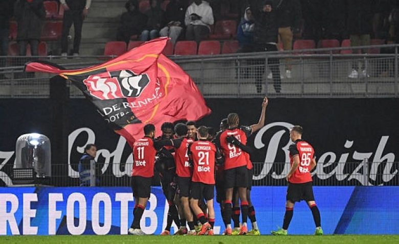 Illustration : "Mercato Rennes : Un coup de maître de Désiré pour sceller l'avenir d'une pépite !"