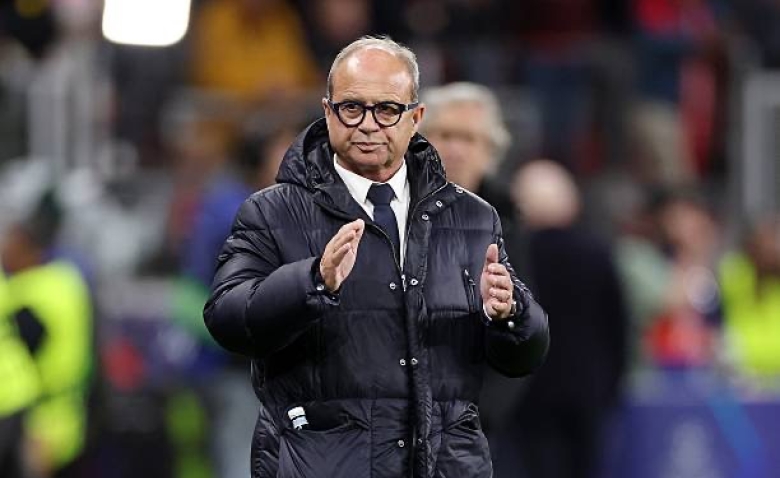 Illustration : "Mercato PSG : Campos va frapper fort pour l'arrivée d'un international anglais !"