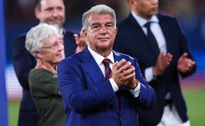 Illustration : "Mercato PSG : une pépite parisienne sous influence Mbappé attire Barcelone"