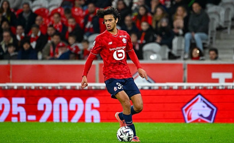 Illustration : "Mercato LOSC : Une offre imminente du PSG pour une pépite lilloise ?"