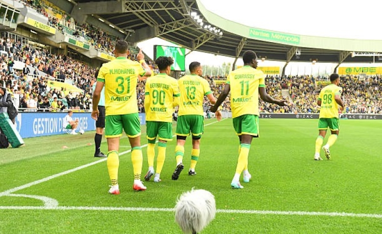Illustration : "Mercato FC Nantes : Temps de jeu limité et avenir incertain, un jeune talent bientôt sur le départ"