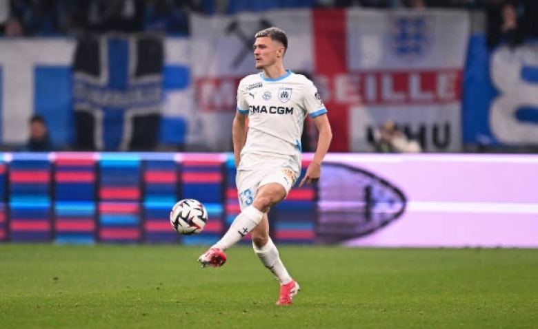 Illustration : "Mercato OM : Le passage éclair d’un espoir interroge sur l’intégration des recrues"