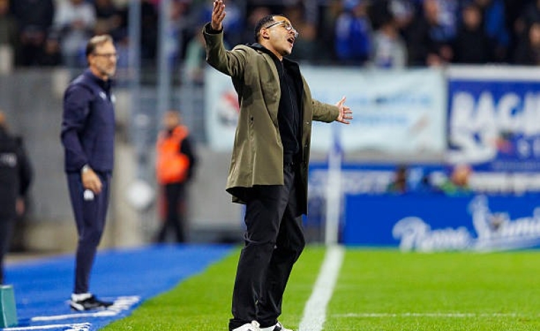 Illustration : "RC Strasbourg : Rosenior casse ses joueurs après la déroute contre Brest"