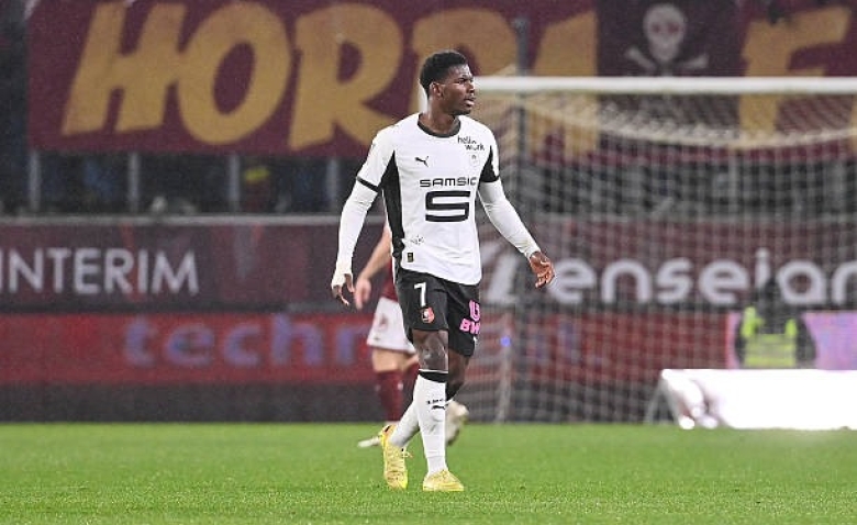 Illustration : "Mercato Rennes : Le départ précipité d'un attaquant en janvier pour relancer le dossier Stassin ?"