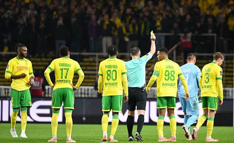 Illustration : "FC Nantes : Un premier motif d'espoir pour Castro face aux Sang et Or ?"