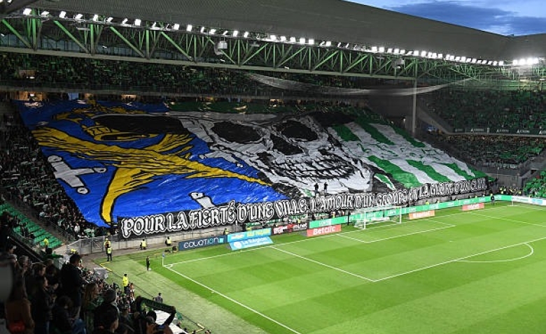 Illustration : "Mercato ASSE : Un transfert avorté et une fin de carrière prématurée pour une cible des Verts"